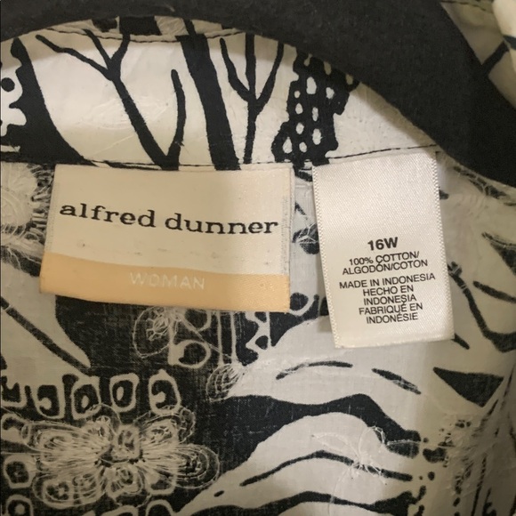 Alfred Dunner Monochrome Leaf Print Blouse - Picture 2 of 4